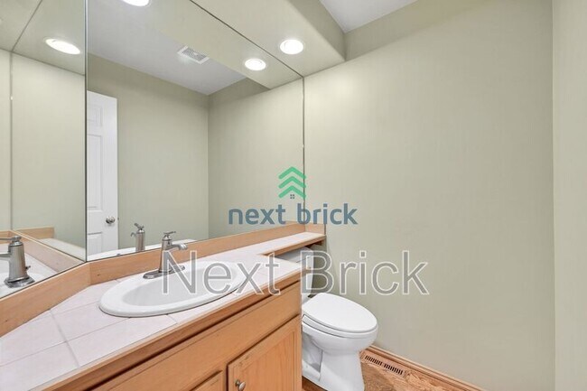 Building Photo - 1413 233rd Ave NE
