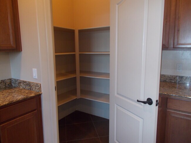 Building Photo - 4 Bedroom Home