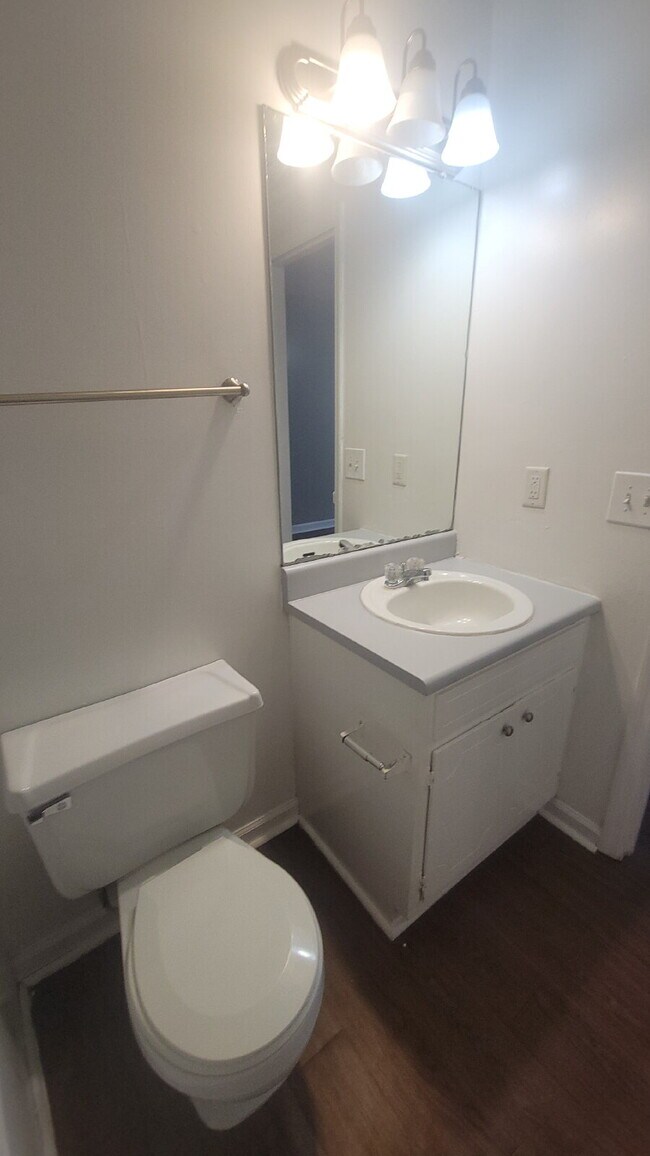 Building Photo - "Spacious 2-Bed, 2-Bath Gem in Huntsville's Heart – Your Ideal Retreat Awaits!"