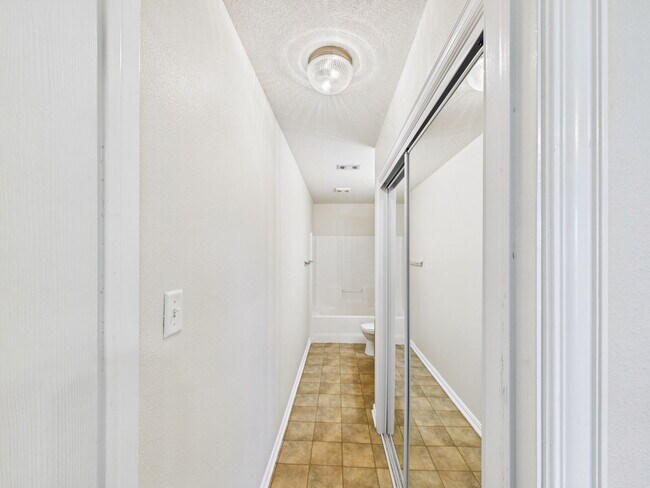 Building Photo - 1001 Krenek Tap Rd