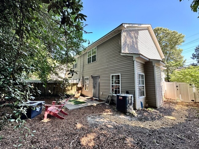 Building Photo - First-Time Rental Near The Beaches! Available 08-14-26 - Attached Garage - Fenced Yard - Pet Frie...
