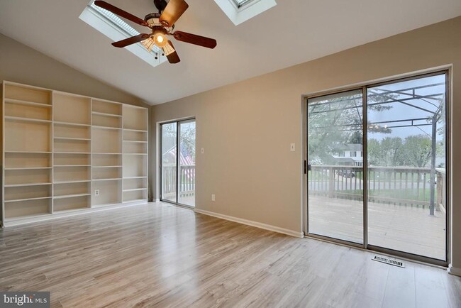Building Photo - 733 Reedy Cir