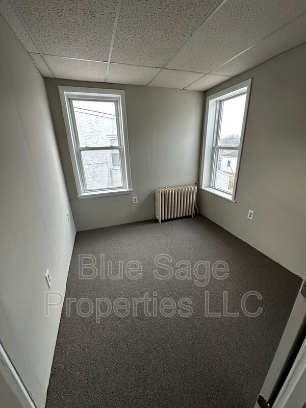 Building Photo - 3418 W 3rd St