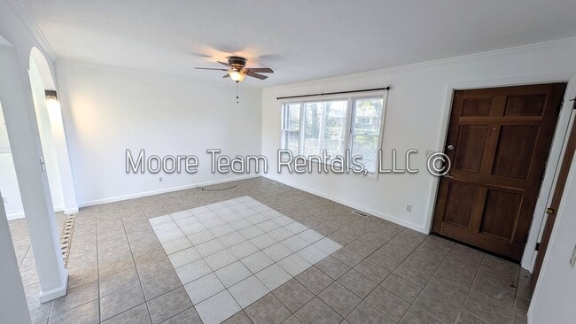 Building Photo - 3/2 Brick House, Deck, Storage & Fenced Yard