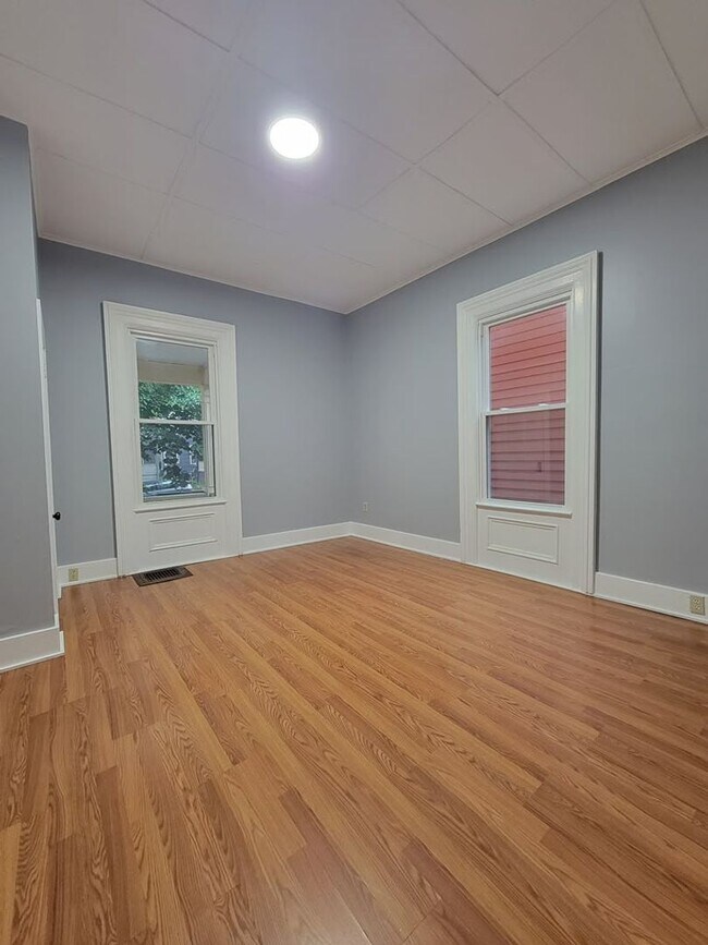 Building Photo - 108 2nd St