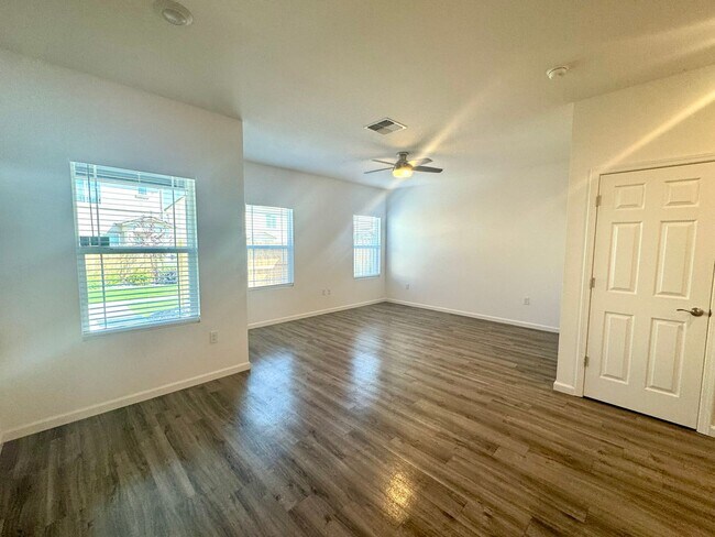 Building Photo - 401 Autumn Breeze Cir