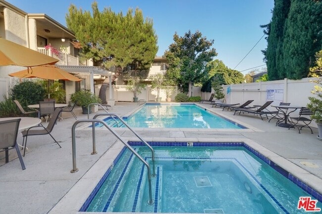 Building Photo - 14315 Riverside Dr