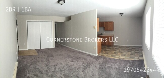 Building Photo - Comfortable Updated Two Bedroom Apartment!