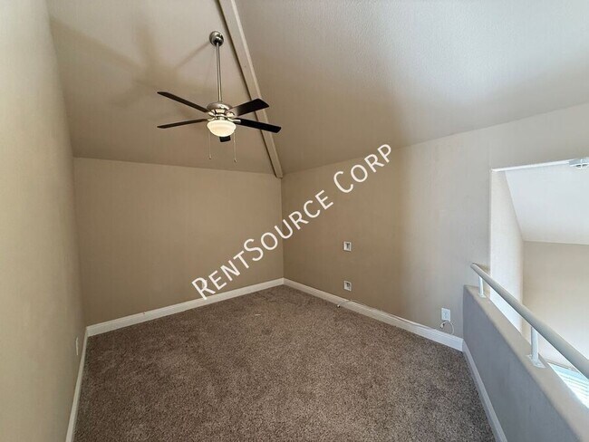 Building Photo - 40270 Homeridge Dr
