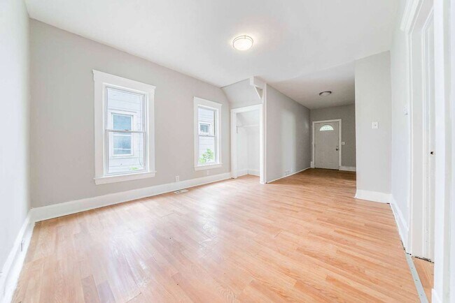 Building Photo - 4310 Daisy Ave