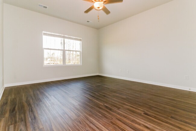 Building Photo - 245 Clydesdale Cir