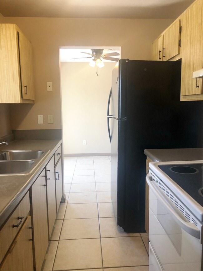 Building Photo - DELTONA LAKES CUTE STARTER HOME