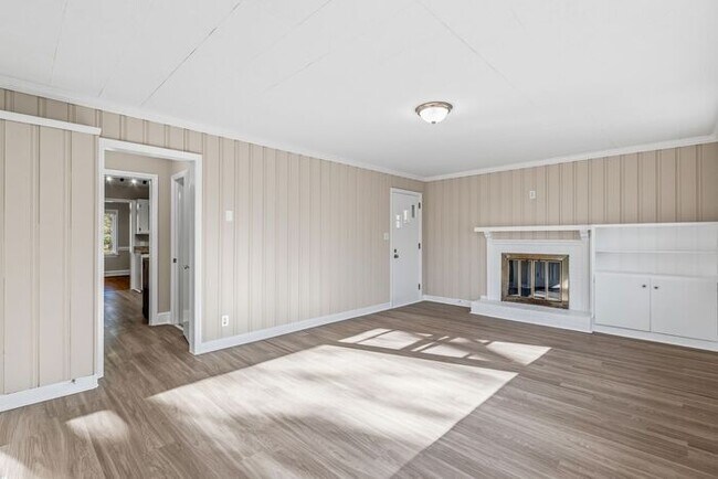 Building Photo - NW - Large Brick Ranch, Updated, Hardwoods, LR, DR, Den, Two Decorative Fire Places, Fenced, Stor...