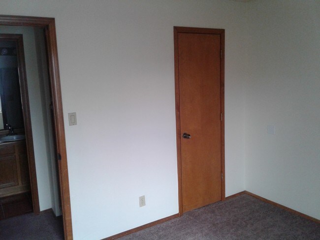 Building Photo - 5609 Wingate Ave NW