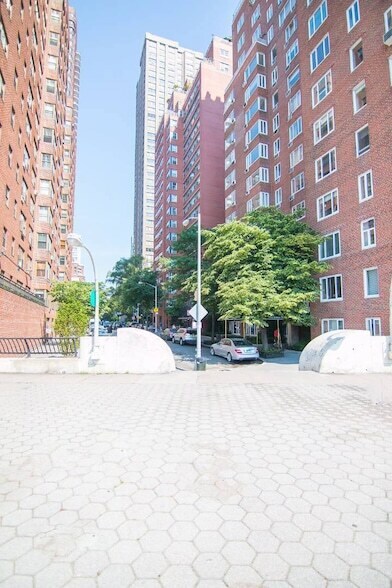 Building Photo - 50 East End Ave