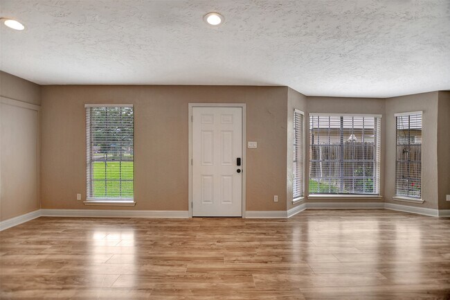Building Photo - 3826 Willow Springs Ln