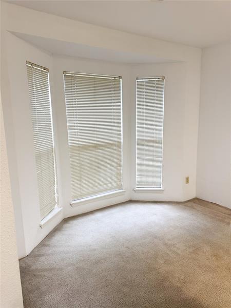 Building Photo - 977 Riverside Dr