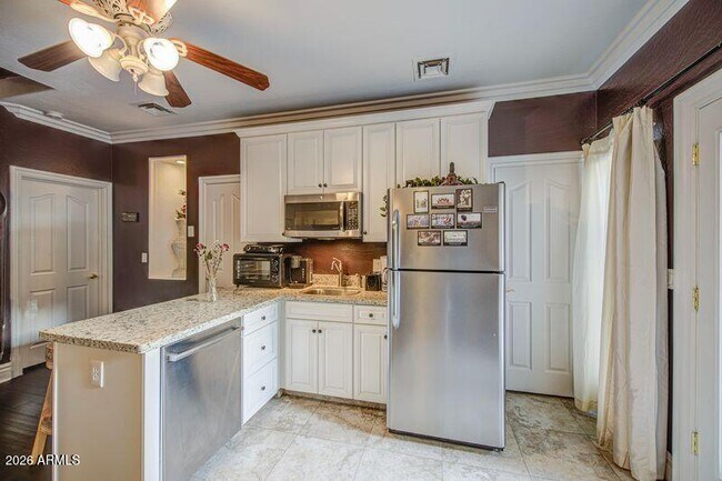 Building Photo - 2201 E Tahitian Way