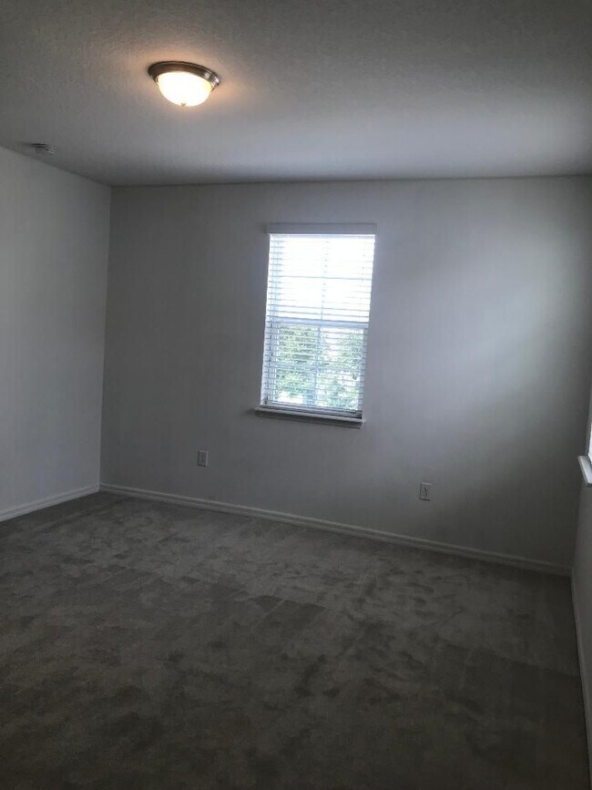 Building Photo - 12886 Westside Vlg Lp