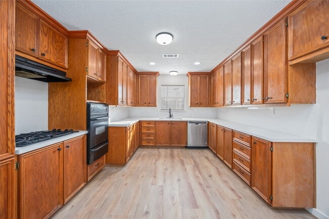 Building Photo - 5942 Ridgeway Dr