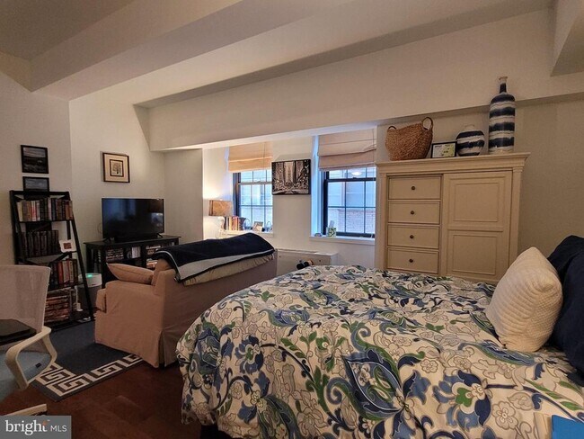 Building Photo - 219 S 18th St