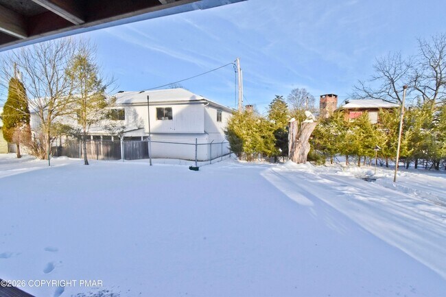 Building Photo - 198 Grove St