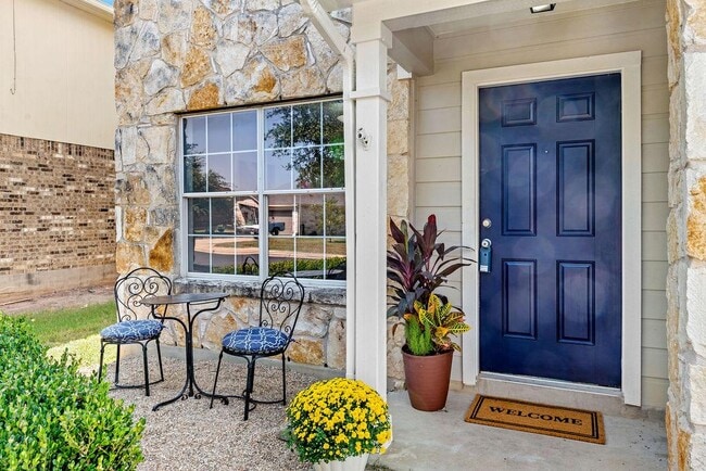 Building Photo - 525 Meadow Park Dr