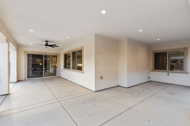 Building Photo - Madera Tesoro Viejo - Beautiful 2-Story Home, 4BR/3.5BA, SOLAR, Community Pool + Lots of Amenities