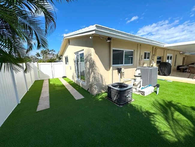 Building Photo - 2216 NW 4th Ave