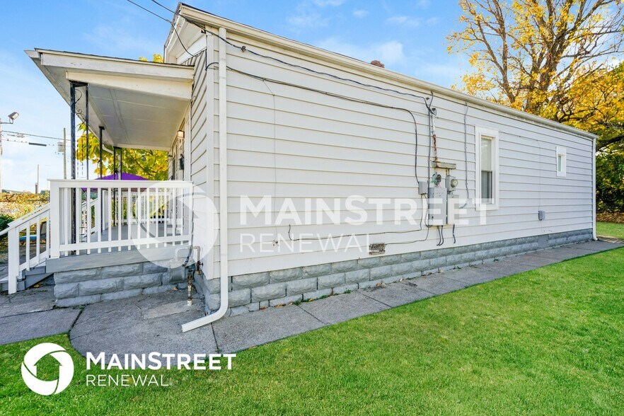 Building Photo - 664 S 27th St