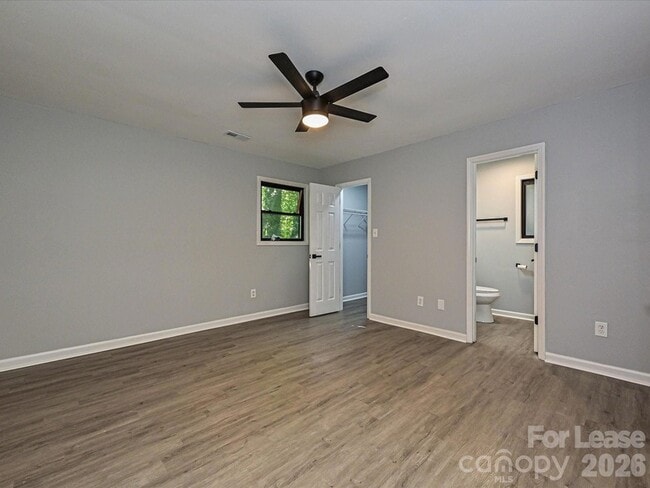 Building Photo - 633 Pennwood Ln
