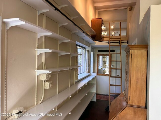 Building Photo - 410 N Mill St