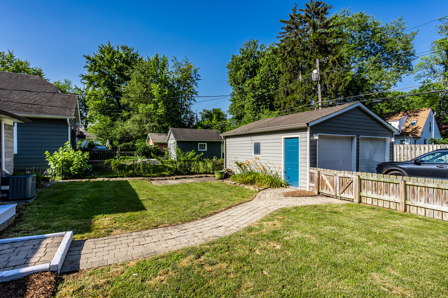 Building Photo - 5860 Primrose Ave