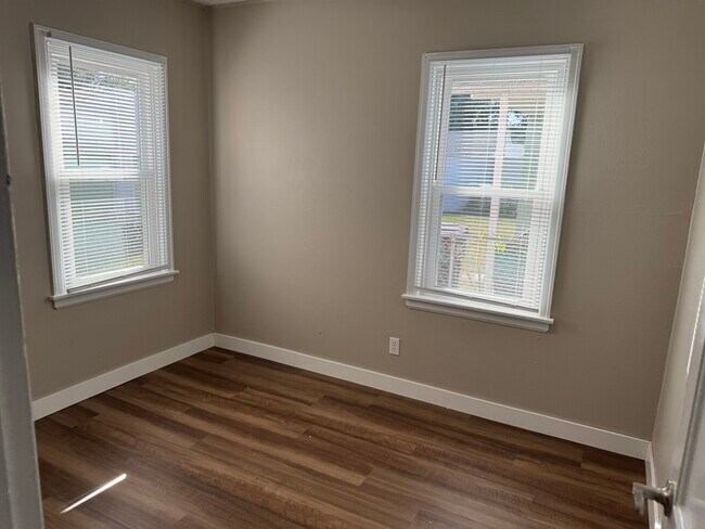 Building Photo - 3803 Pearl Ave