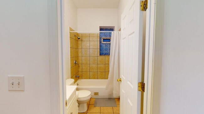 Building Photo - 1945 W Cermak Rd