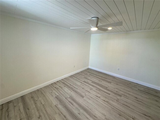 Building Photo - 620 Spring Lakes Blvd