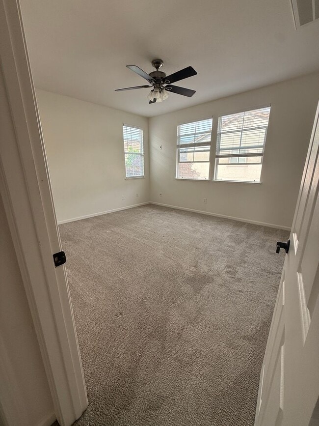 Building Photo - 3 Bedroom, 3.