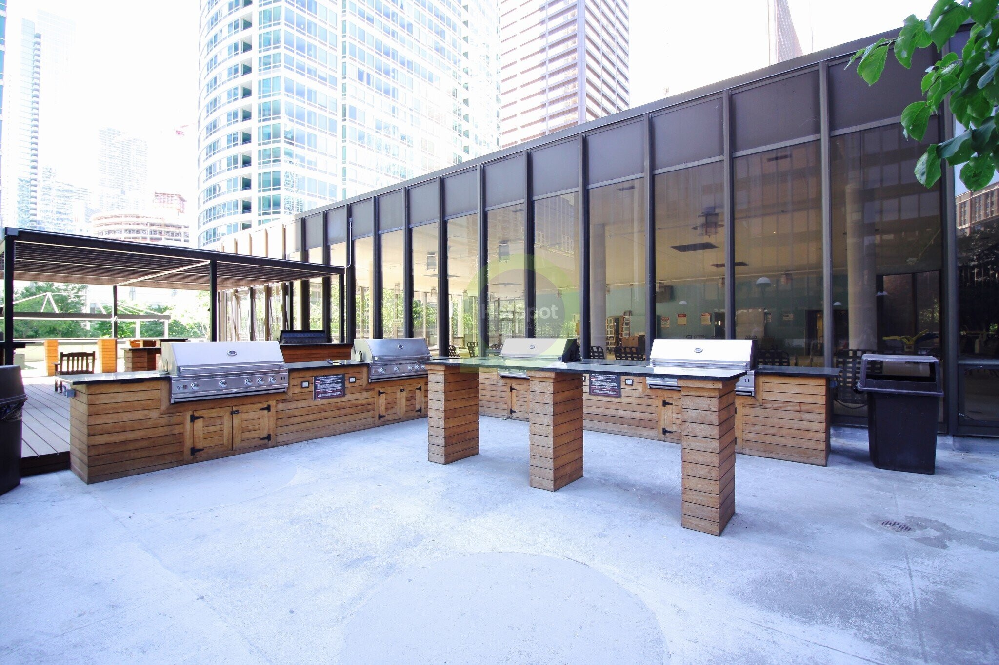 Building Photo - 324 E Ontario St