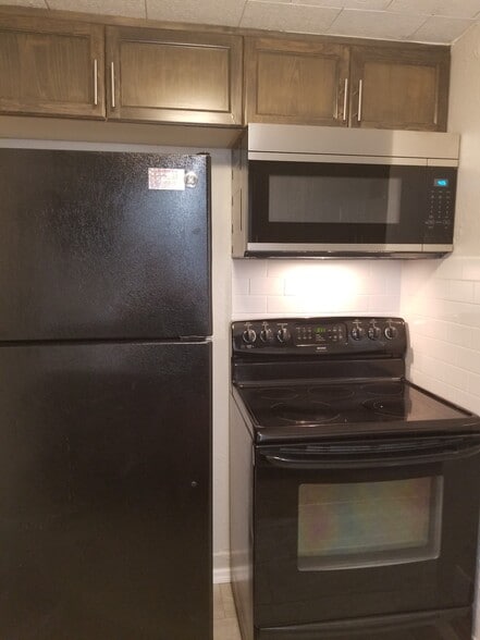Kitchen - 3234 71st Ave N