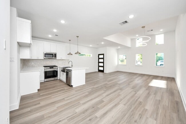 Building Photo - 9409 Caddo Rd