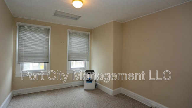 Building Photo - 715 S Linwood Ave