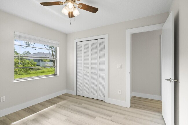 Building Photo - "Chic & Cozy 2-Bed Retreat with Granite Touches in Palm Coast!"