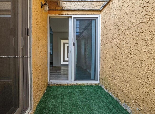 Building Photo - 11041 SW 11th Ct