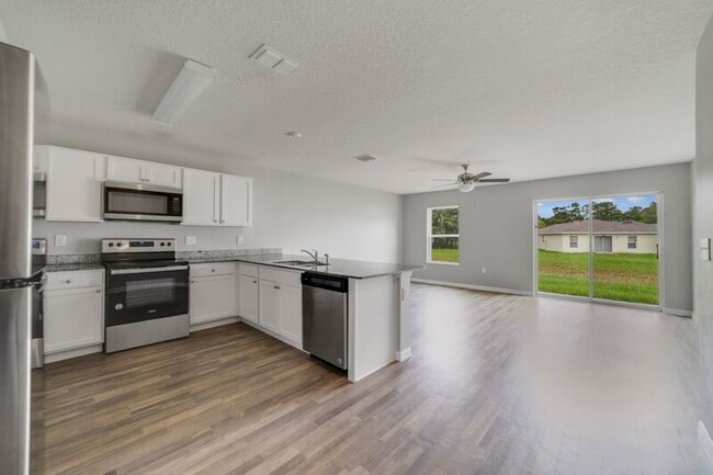 Building Photo - 687 Gila Dr