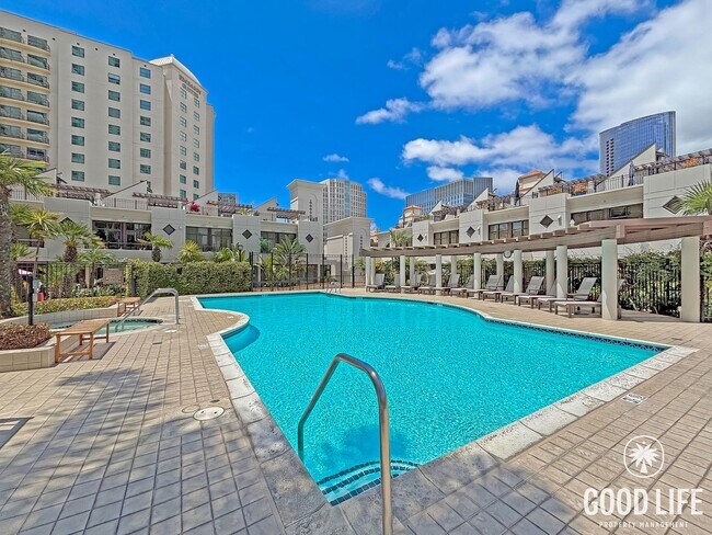 Building Photo - Sophisticated 1BD/2BA Condo in Marina District with City & Bay Views, Office & Resort-Style Ameni...