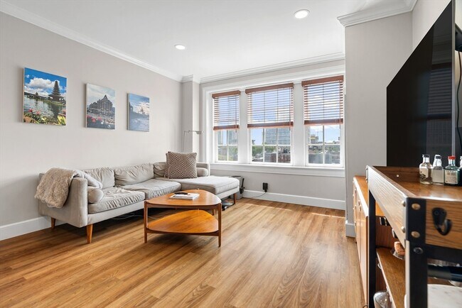 Building Photo - 534 Beacon St