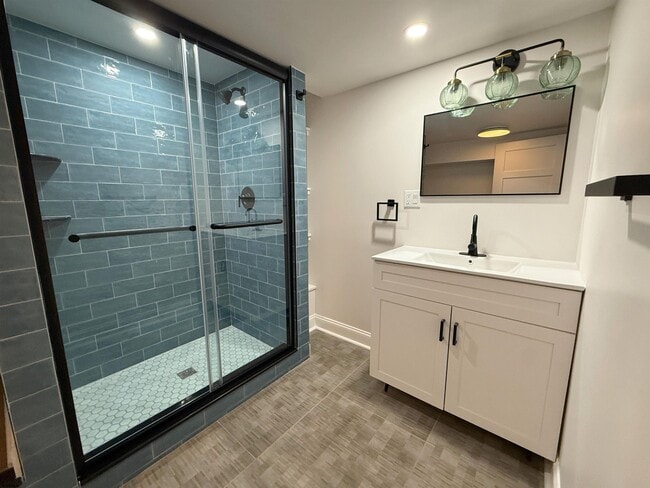 Building Photo - 102 S Raleigh Ave