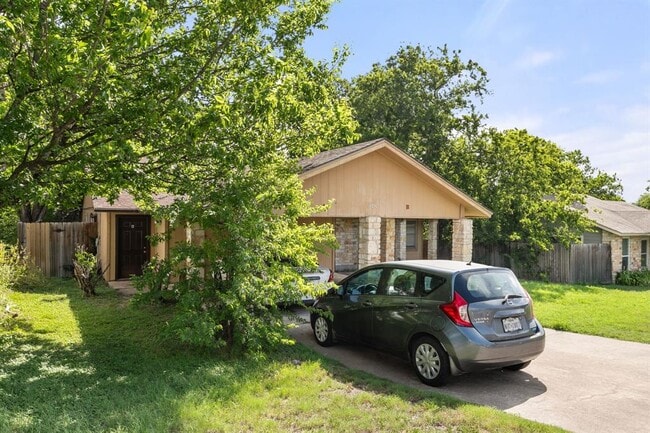 Building Photo - 818 Sirocco Dr