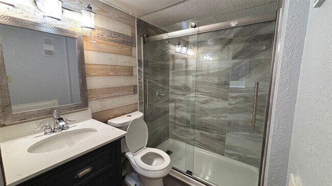Building Photo - 2301 Basil Dr