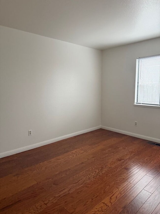 Building Photo - 2 Bedroom 2 Bath House in Cotati ~ Attached 2 Car Garage